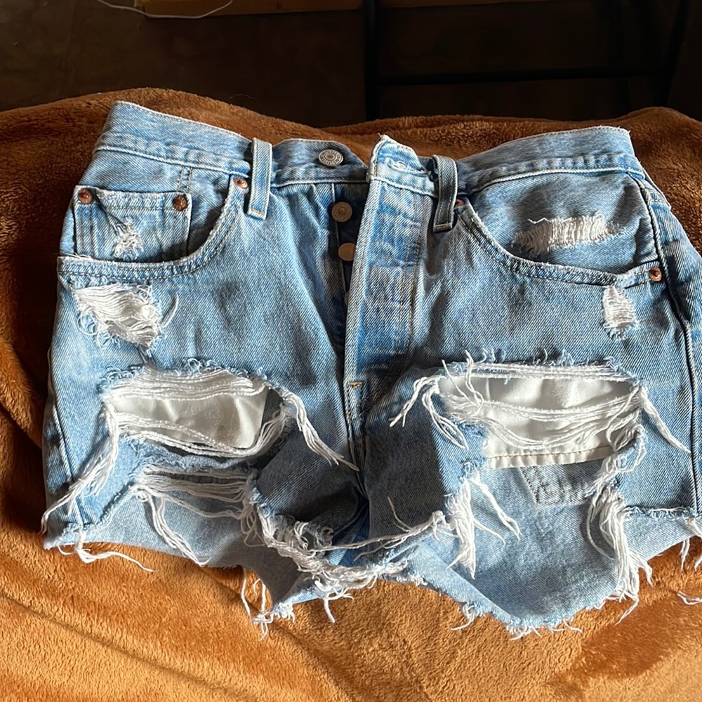 Levi’s 501 shorts 26